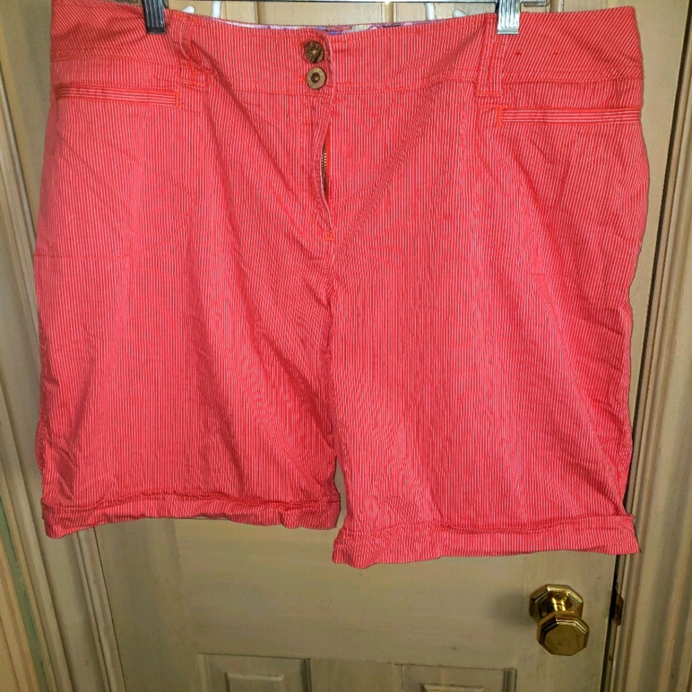 Womens Plus sz 18 Avenue shorts Great Red white striped